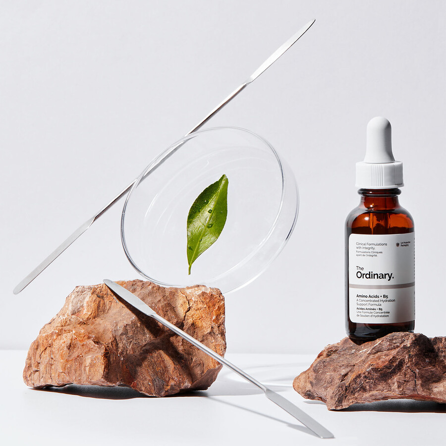 serum na vodni osnovi z aminokislinami in vitaminom b5 za vlaženje kože